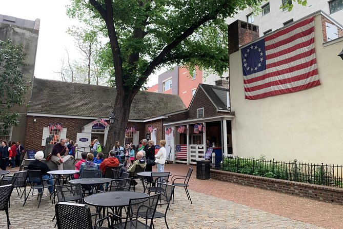Philadelphia - Freedom: at Your Leisure & Pace. an Audiovisual Walking Tour. - Stroll Through Independence National Park