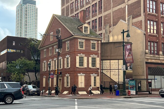 Philadelphia Historic Self Guided Walking Tour and Scavenger Hunt - Engaging in Challenging Scavenger Hunt Activities