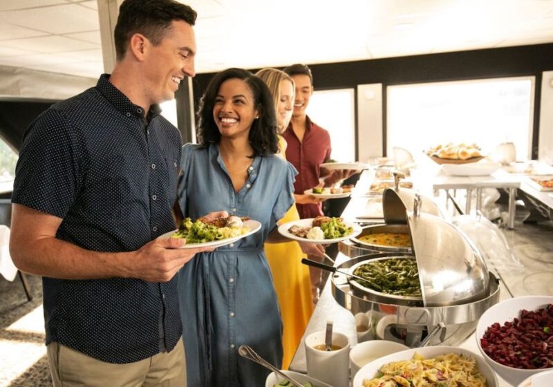 Philadelphia: Thanksgiving Early Dinner Cruise - Included and Optional Amenities