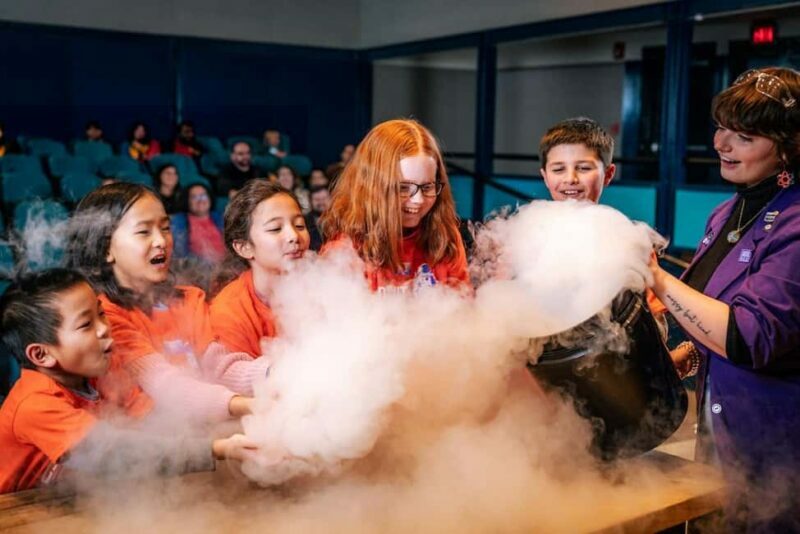 Philadelphia: The Franklin Institute Entry Ticket - Live Science Shows and Demonstrations