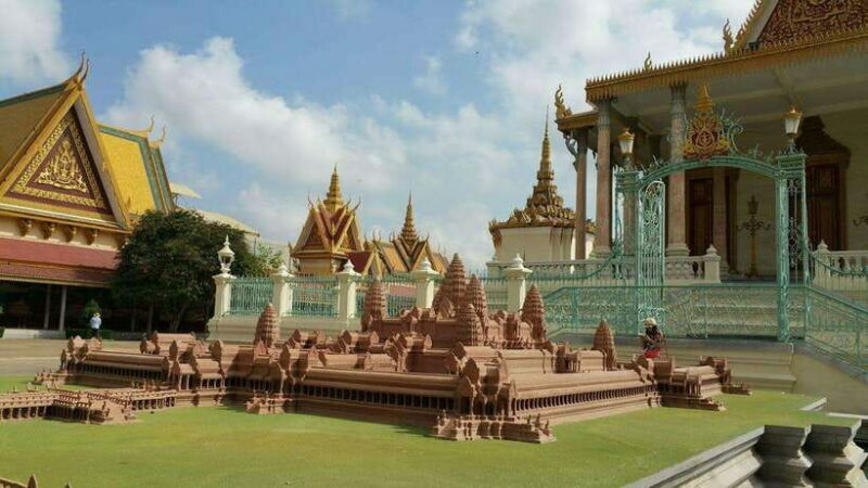 Phnom Penh: 2-Day Tour with Royal Palace and Killing Fields - Key Points: