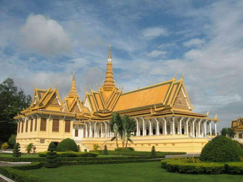 Phnom Penh: 2-Day Tour with Royal Palace and Killing Fields - A Closer Look: What You Can Expect from the Tour