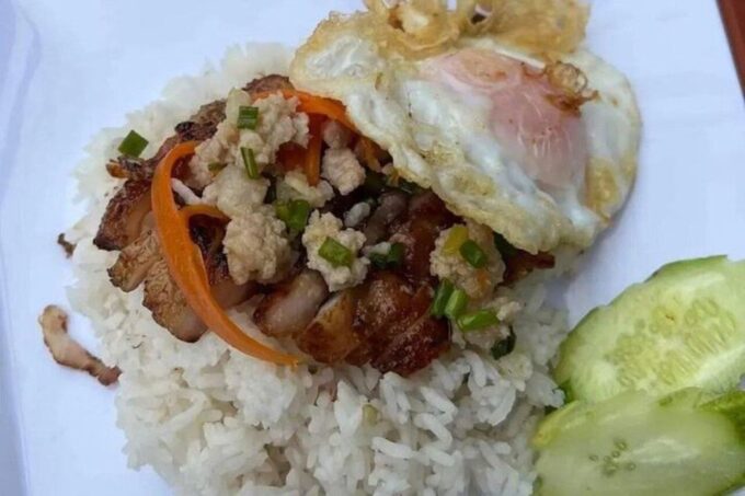 Phnom Penh Breakfast & Morning Market Tour Includes Drinks - Fried Chive Cake