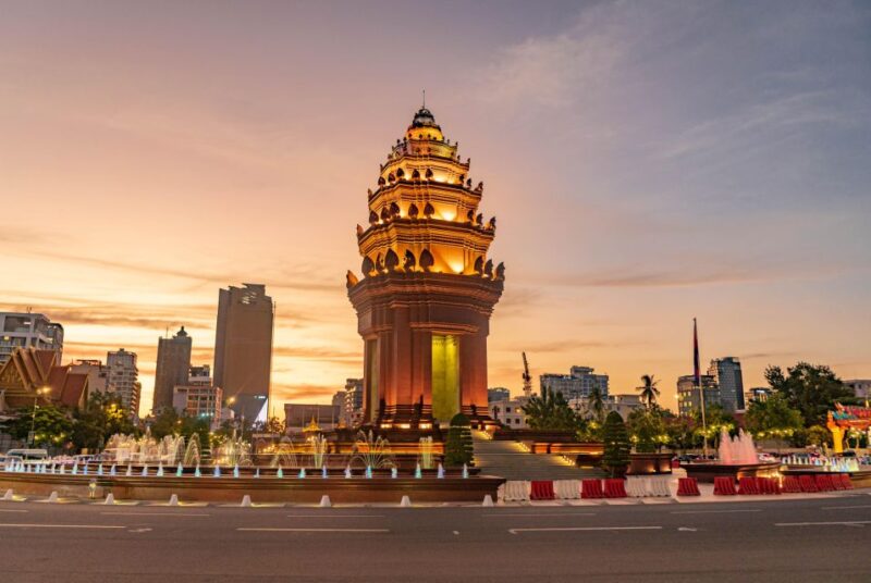 Phnom Penh City Tour by Tuk Tuk With English Speaking Guide - Itinerary and Highlights