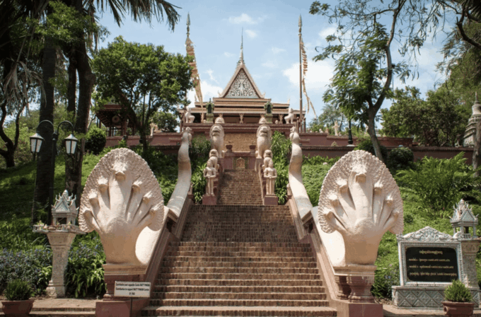 Phnom Penh City Tour by Vespa - Tour Experience