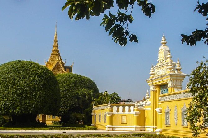Phnom Penh City Tours, S21, Killing Field and the Royal Palace - Discovering the National Museum