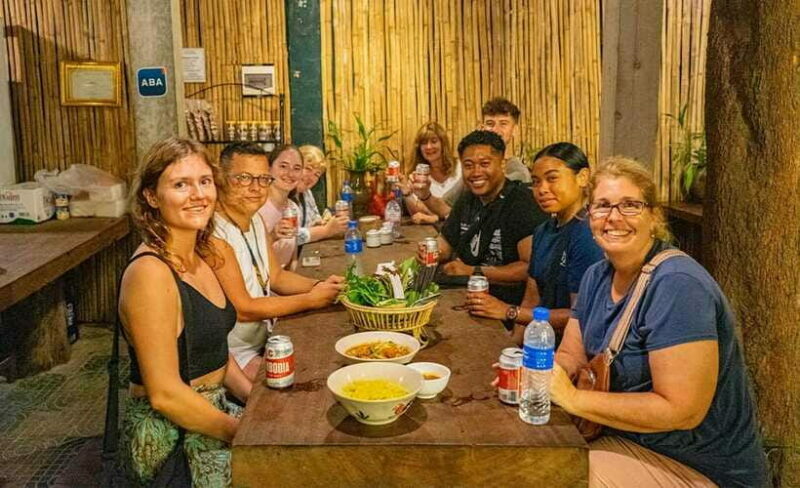 Phnom Penh: Evening City Tour by Tuk Tuk with 1 Dinner - Royal Palace and Photo Stop