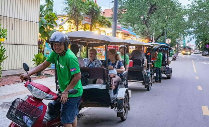 Phnom Penh: Evening City Tour by Tuk Tuk with 1 Dinner - Independence Monument & Sihanouk Statue
