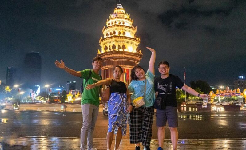 Phnom Penh: Evening Food Tour With Drinks & Tuk Tuk Included - Food Experience