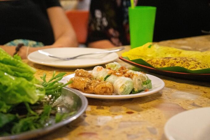 Phnom Penh: Evening Food Tour With Drinks & Tuk Tuk Included - Languages and Group Size