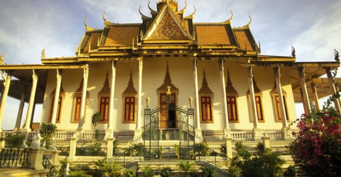 Phnom Penh Full Day Private Tour With Transfers - Exploring Royal Palace and Silver Pagoda