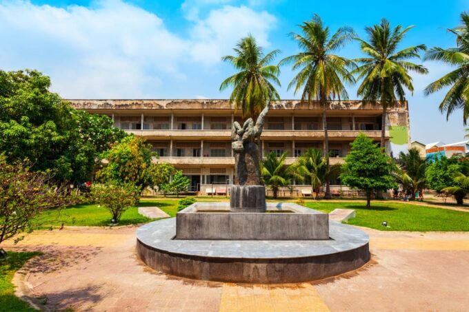 Phnom Penh Full Day Private Tour With Transfers - Visiting Wat Phnom and Independence Monument