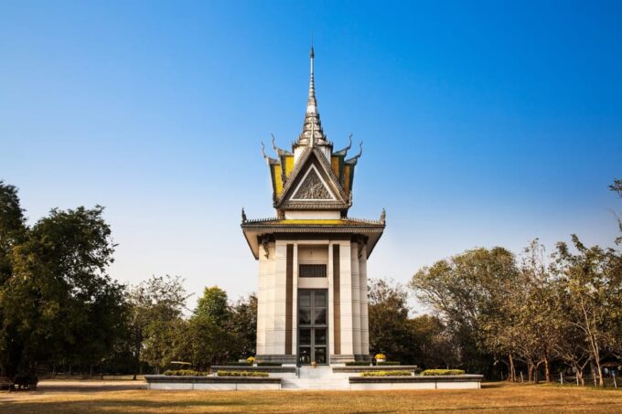 Phnom Penh Full Day Private Tour With Transfers - Touring Genocide Museums and Central Market