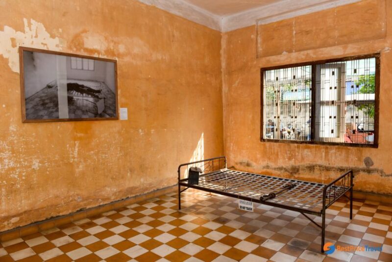 Phnom Penh: Guided Historical Day Tour by Cyclo and Tuk Tuk - Good To Know