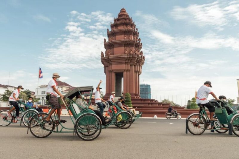 Phnom Penh: Guided Historical Day Tour by Cyclo and Tuk Tuk - Visiting Tuol Sleng Museum (S21 Prison)