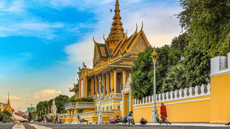 Phnom Penh: Guided Historical Day Tour by Cyclo or Tuk Tuk - Good To Know