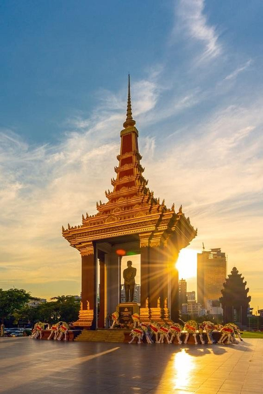 Phnom Penh: Guided Historical Day Tour by Cyclo or Tuk Tuk - Booking Information