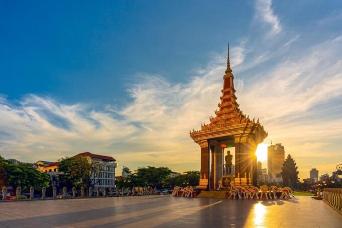 Phnom Penh: Guided Historical Day Tour by Cyclo or Tuk Tuk - Transportation and Meals