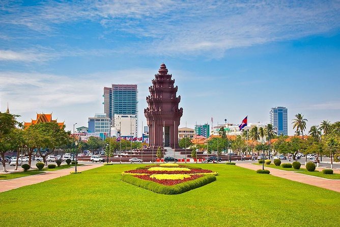 Phnom Penh Highlights Day Tour From River Cruise Port - Exploring the Royal Palace