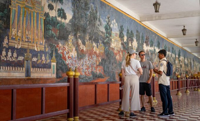 Phnom Penh: Historical Guided Tour - Experiencing Tuol Sleng Museum