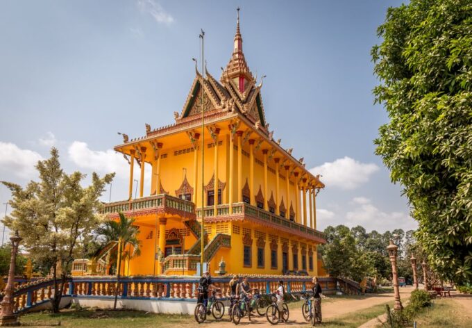 Phnom Penh: Mekong Islands & Silk Islands Guided Bike Tour - Engaging With the Community