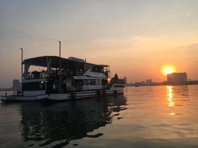 Phnom Penh: Mekong River Sunset Cruise Enjoy and Relaxing - Relaxing Atmosphere
