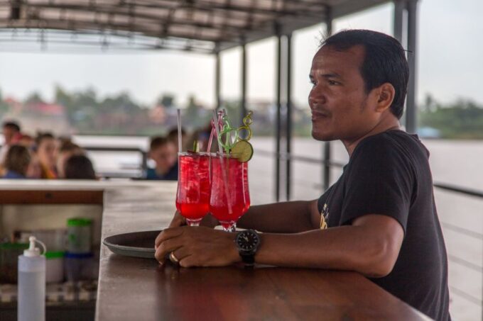 Phnom Penh: Mekong Sunset Dinner Cruise With Live Music - Accessibility and Restrictions