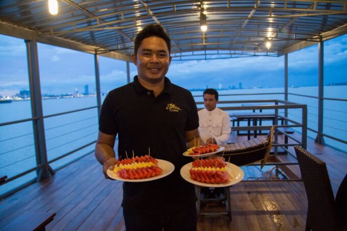 Phnom Penh: Mekong Sunset Dinner Cruise With Live Music - Weather and Dress Code