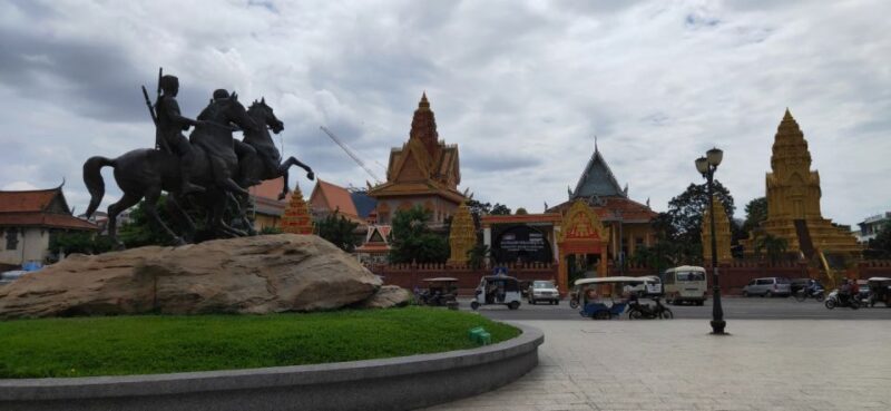 Phnom Penh: Private City Tour by Tuk-Tuk With 10 Highlights - Good To Know