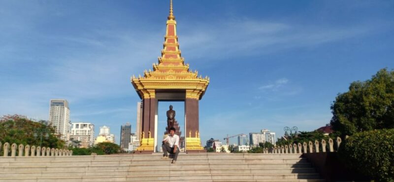 Phnom Penh: Private City Tour by Tuk-Tuk With 10 Highlights - Itinerary Highlights