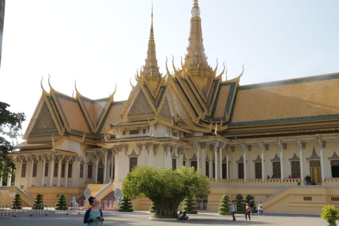 Phnom Penh Private Tour English Local Guide - Getting to the Meeting Point