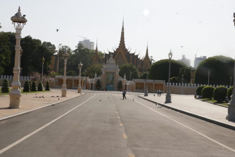 Phnom Penh Private Tour Local English Guides Driver - Itinerary Highlights