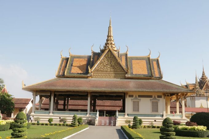 Phnom Penh Private Tour Local English Guides Driver - Pickup and Transportation