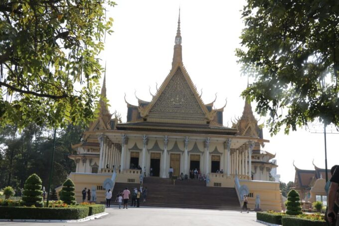 Phnom Penh Private Tour Local English Guides Driver - Tour Duration and Cancellation
