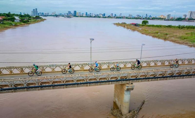 Phnom Penh Silk Island Sunset Bike Tour / E-Bike or Tuk Tuk - The Sunset and Relaxed Finish