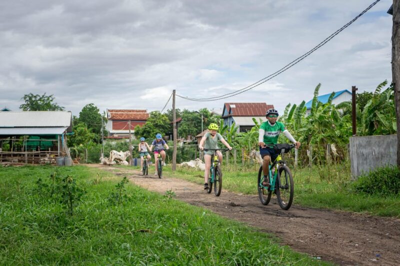 Phnom Penh: Silk Island Sunset Bike Tour Include Drinks - Included Amenities