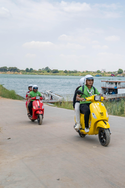 Phnom Penh Silk Island Sunset Haft Day Vespa Tour - Itinerary Highlights