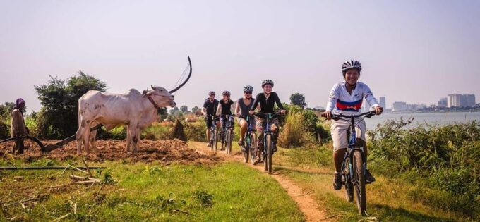 Phnom Penh: Silk Islands Half Day Guided Bike Tour - Explore Silk Island