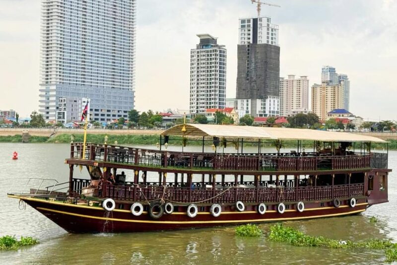 Phnom Penh: Sunset Cruise on the Mekong River - Refreshments Served