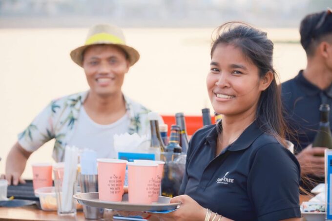 Phnom Penh: Sunset Cruise Tour Enjoy and Relaxing - Dining and Beverages