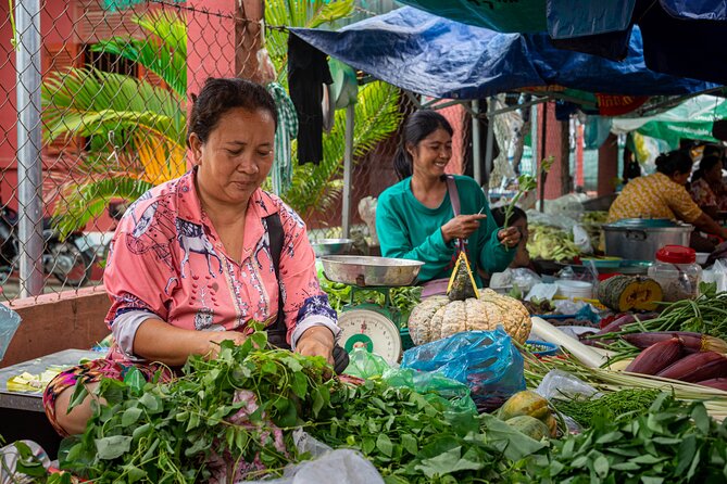 Phnom Penh to Silk Island by Tuk-Tuk With Local Expert - Sampling Local Delicacies and Snacks