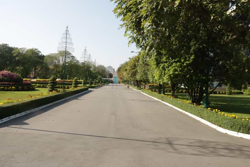 Phnom Penh Tour Toul Sleng Killing Field Chisor Temple - Tour Experience and Features