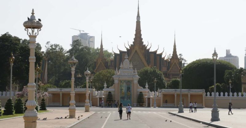 Phnom Penh Tour With English Tuk Tuk Driver - Pickup and Communication