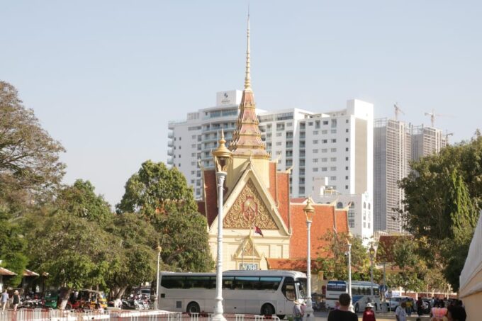 Phnom Penh Tour With English Tuk Tuk Driver - Discover Cambodian History