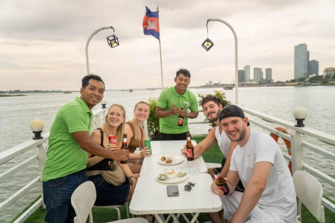 Phnom Penh Vespa City Tour + River Cruise With Drinks - Exploring Central Market