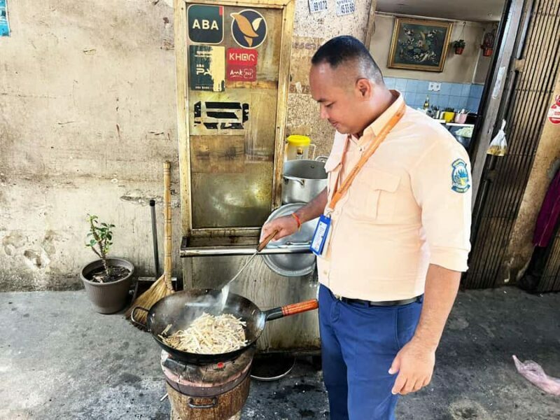 Phnom Penh Walking Tour: History, Culture, Art & Street Food - What to Expect on the Tour