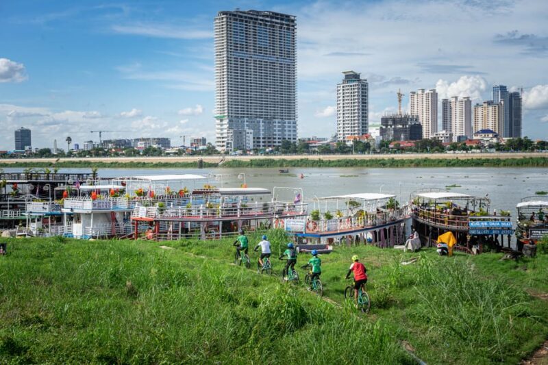 Phnom Penh Weekdays Getaway With Shared Bed Dorm - Group Size and Guidance