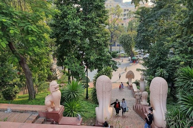 Phnompenh a Day Tour Excursive With Guide and Driver - Experienced Guides and Drivers