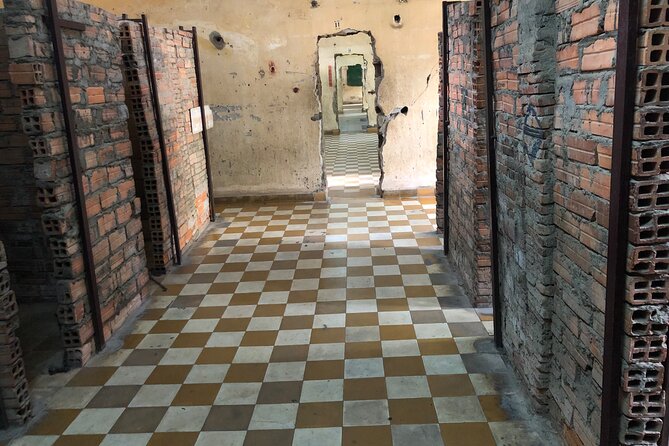 Phnompenh a Day Tour Excursive With Guide and Driver - Accessibility and Participation