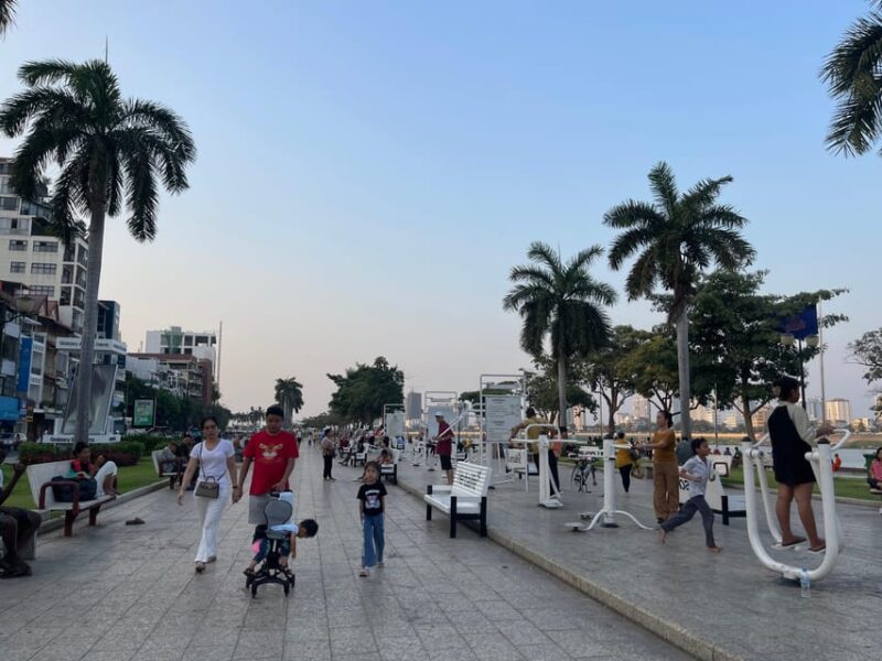 PhnomPenh: Explore Non Tourist Attractions of City Tour - Morning Swims and River Shopping